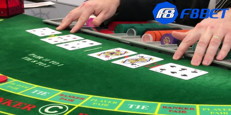 Luật rút bài lá thứ ba trong cách chơi baccarat